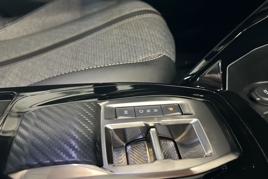 PEUGEOT 2008 Hybrid 136 e-DCS6 Allure - ref: 1-369015 - Photo 16