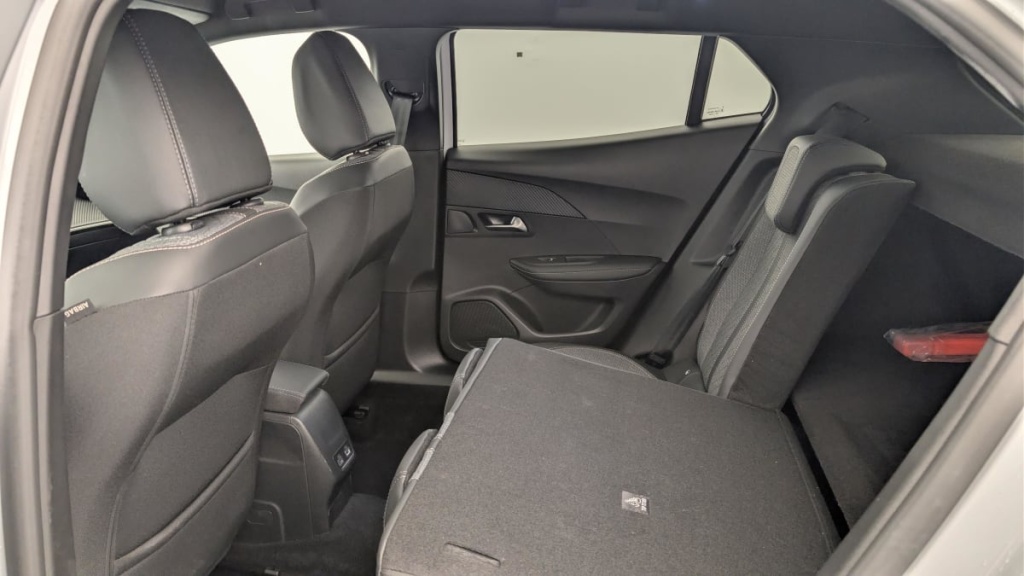 PEUGEOT 2008 Hybrid 136 e-DCS6 Allure - ref: 1-369029 - Photo 12