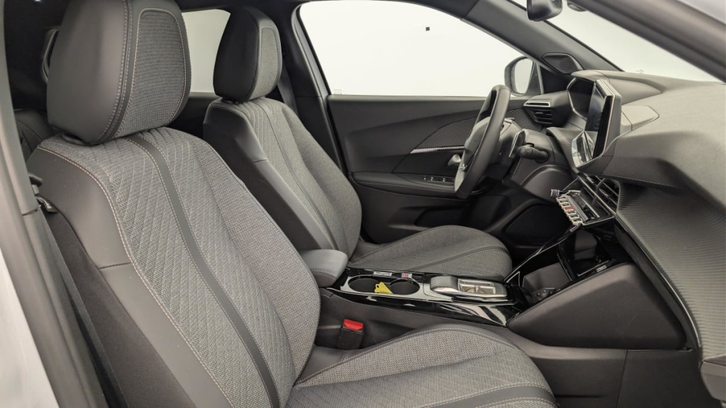 PEUGEOT 2008 Hybrid 136 e-DCS6 Allure - ref: 1-369029 - Photo 9