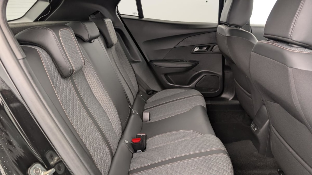 PEUGEOT 2008 Hybrid 136 e-DCS6 Allure - ref: 1-369035 - Photo 10