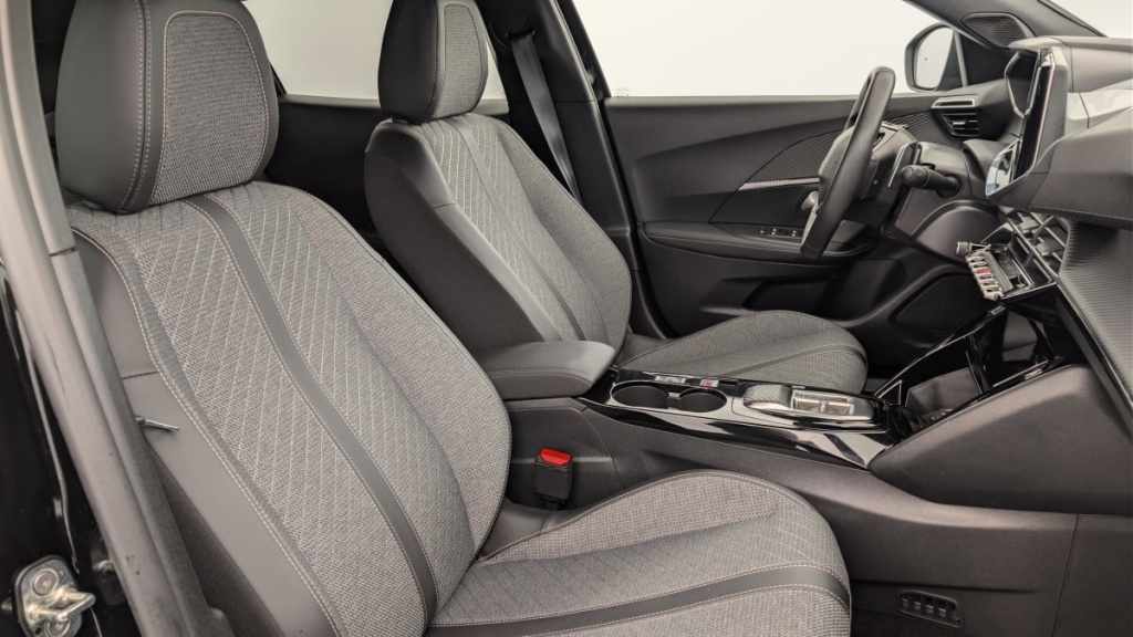 PEUGEOT 2008 Hybrid 136 e-DCS6 Allure - ref: 1-369035 - Photo 9