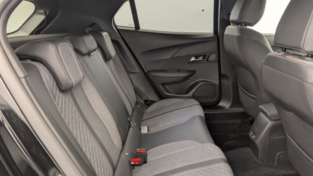 PEUGEOT 2008 Hybrid 136 e-DCS6 Allure - ref: 1-369037 - Photo 10