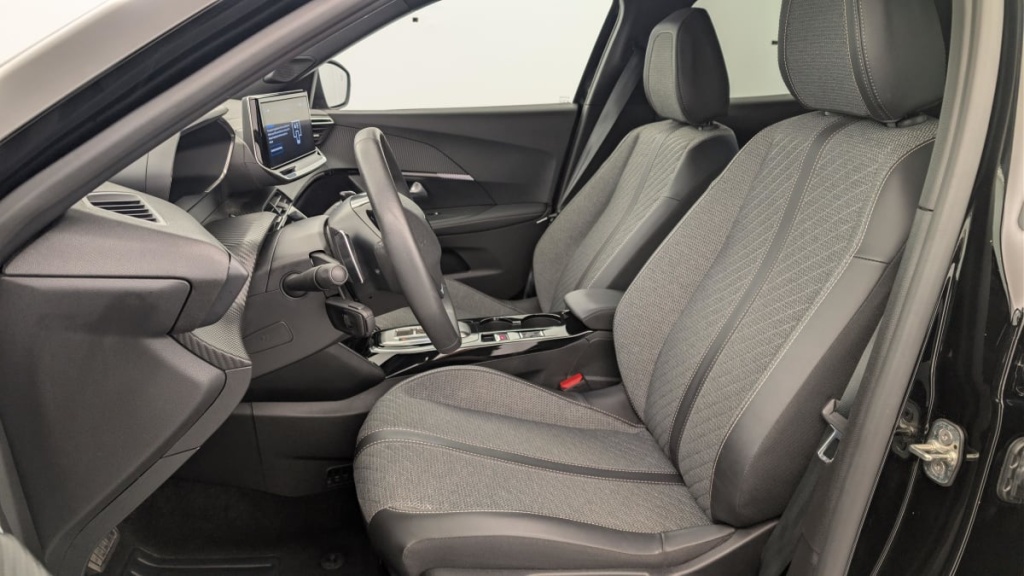 PEUGEOT 2008 Hybrid 136 e-DCS6 Allure - ref: 1-369037 - Photo 16