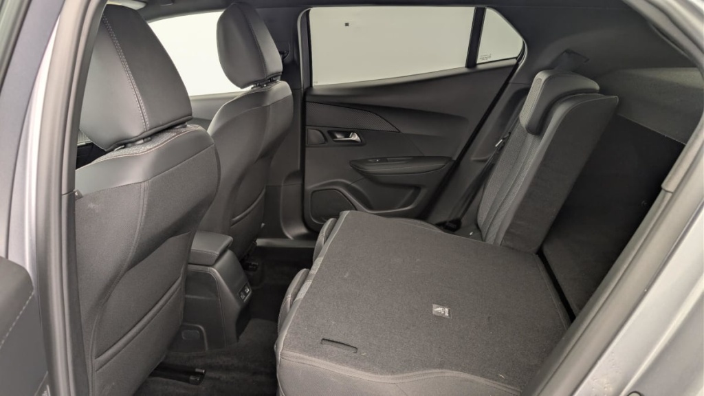 PEUGEOT 2008 Hybrid 136 e-DCS6 Allure - ref: 1-369038 - Photo 12