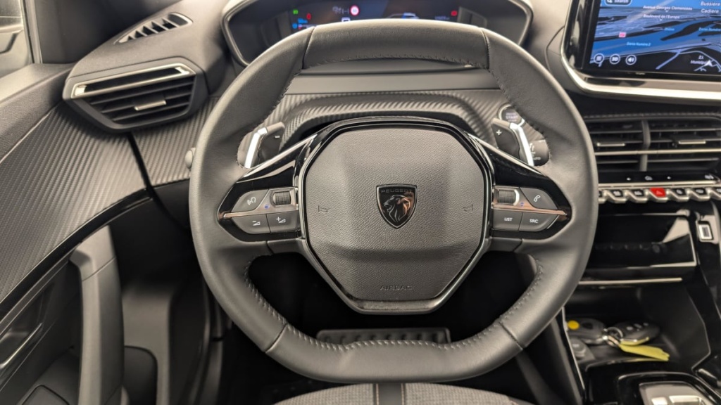 PEUGEOT 2008 Hybrid 136 e-DCS6 Allure - ref: 1-369038 - Photo 14