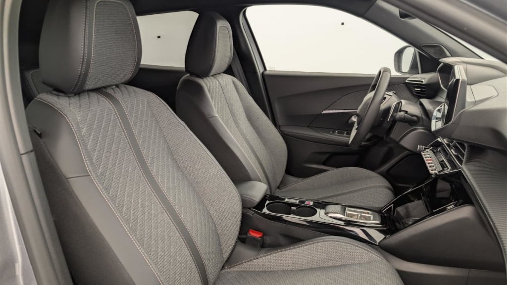 PEUGEOT 2008 Hybrid 136 e-DCS6 Allure - ref: 1-369038 - Photo 9