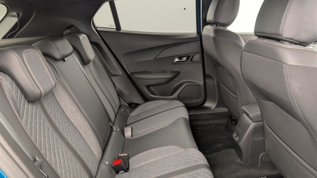 PEUGEOT 2008 Hybrid 136 e-DCS6 Allure - ref: 1-369046 - Photo 10