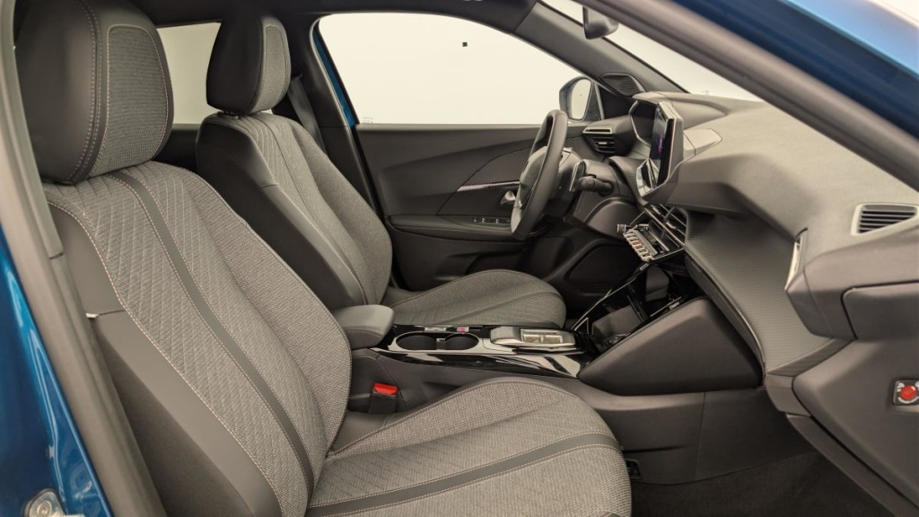 PEUGEOT 2008 Hybrid 136 e-DCS6 Allure - ref: 1-369046 - Photo 9