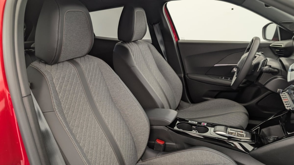 PEUGEOT 2008 Hybrid 136 e-DCS6 Allure - ref: 1-369048 - Photo 9