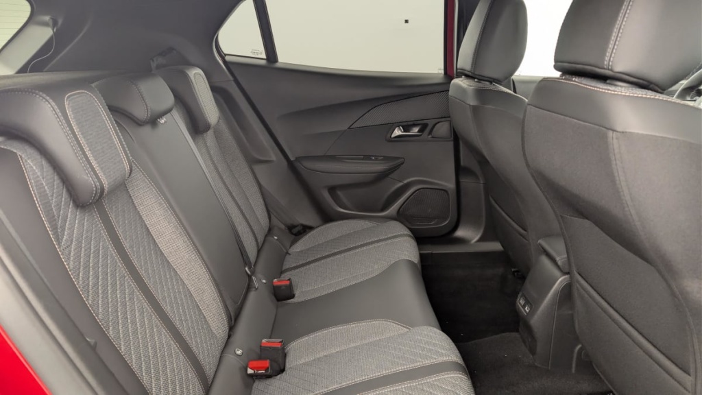 PEUGEOT 2008 Hybrid 136 e-DCS6 Allure - ref: 1-369049 - Photo 10