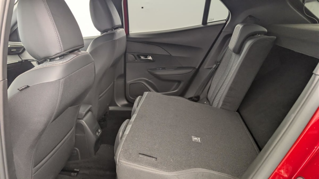 PEUGEOT 2008 Hybrid 136 e-DCS6 Allure - ref: 1-369049 - Photo 12