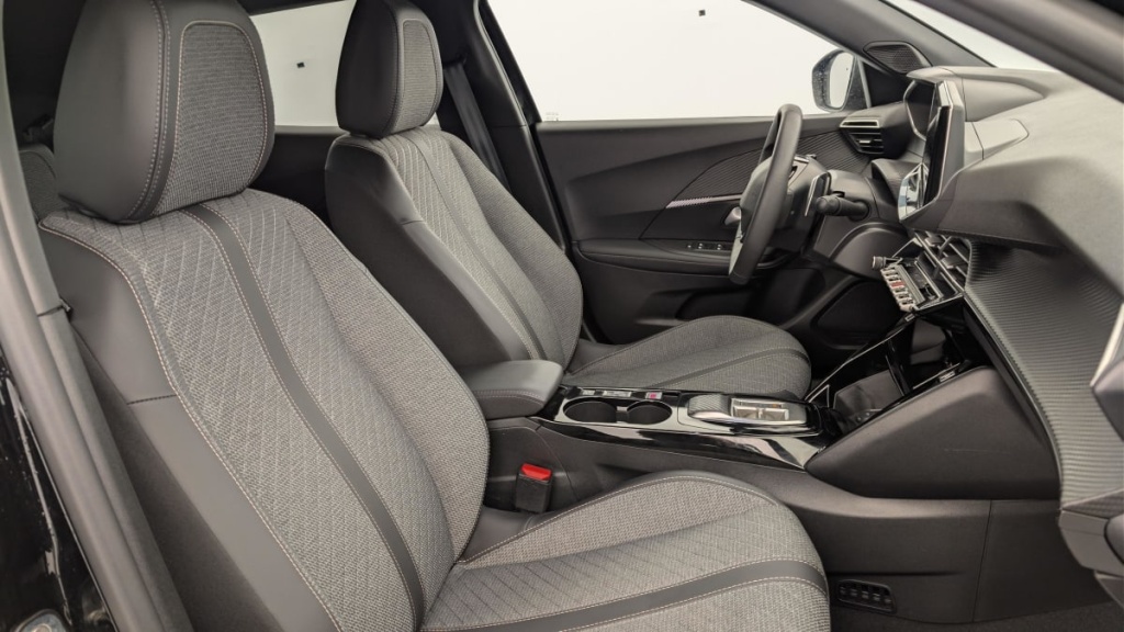 PEUGEOT 2008 Hybrid 136 e-DCS6 Allure - ref: 1-369096 - Photo 9