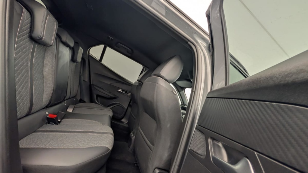 PEUGEOT 2008 Hybrid 136 e-DCS6 Allure - ref: 1-369100 - Photo 10