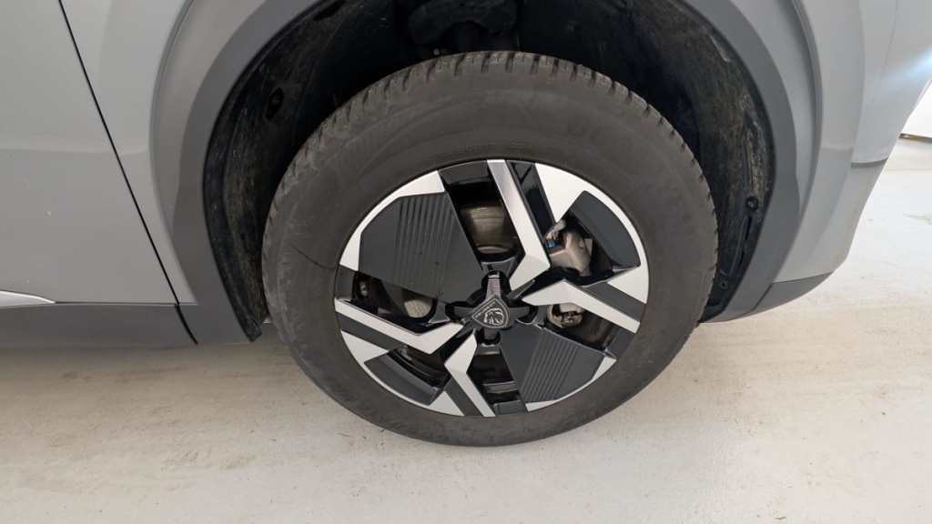 PEUGEOT 2008 Hybrid 136 e-DCS6 Allure - ref: 1-369100 - Photo 14
