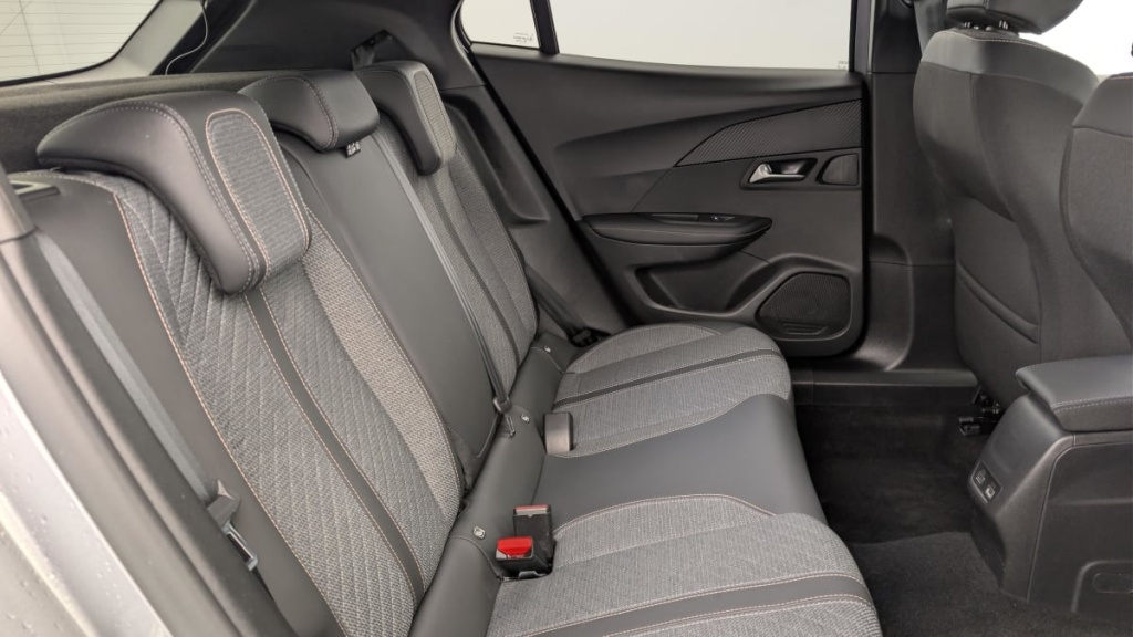 PEUGEOT 2008 Hybrid 136 e-DCS6 Allure - ref: 1-369108 - Photo 10