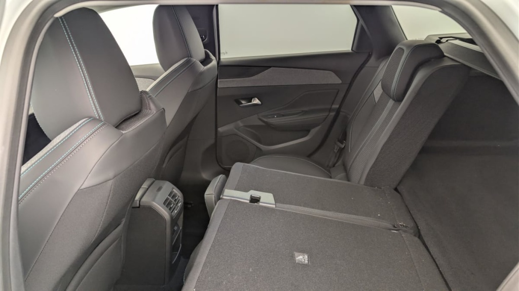 PEUGEOT 308 SW Hybrid 145 e-DCS6 Allure - ref: 1-369441 - Photo 12