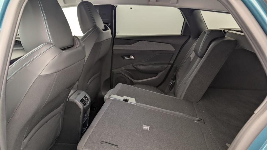 PEUGEOT 308 SW Hybrid 145 e-DCS6 Allure - ref: 1-369453 - Photo 12