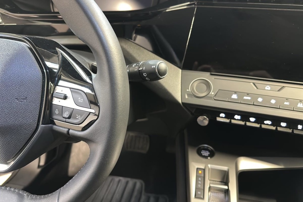 PEUGEOT 308 SW Hybrid 145 e-DCS6 Allure - ref: 1-369493 - Photo 15