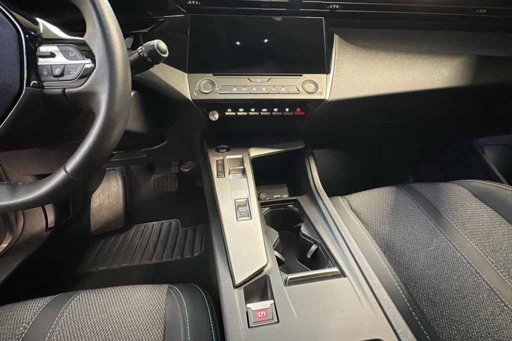 PEUGEOT 308 SW Hybrid 145 e-DCS6 Allure - ref: 1-369493 - Photo 17