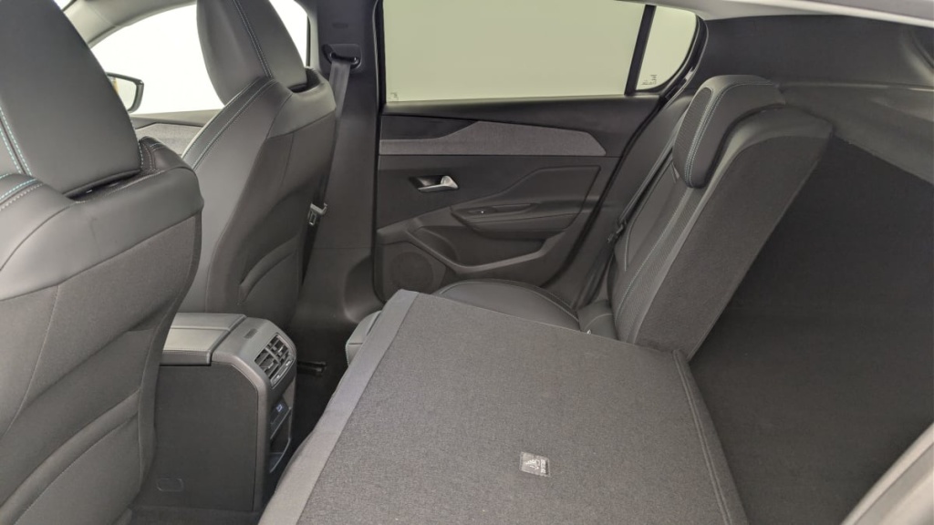 PEUGEOT 308 Hybrid 145 e-DCS6 Allure - ref: 1-369631 - Photo 12