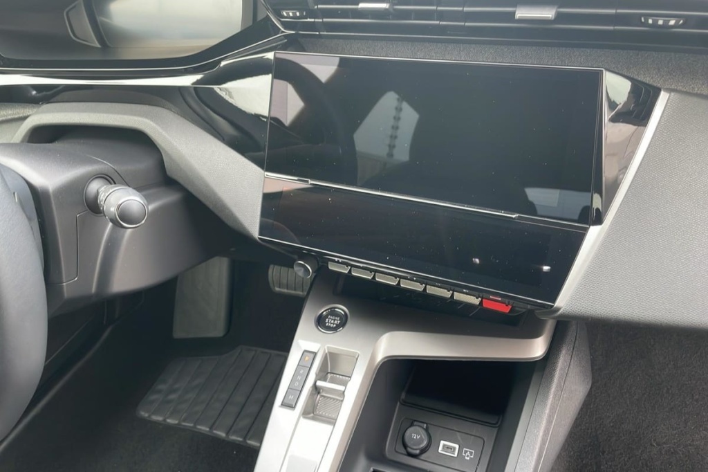 PEUGEOT 308 Hybrid 145 e-DCS6 Allure - ref: 1-369632 - Photo 17