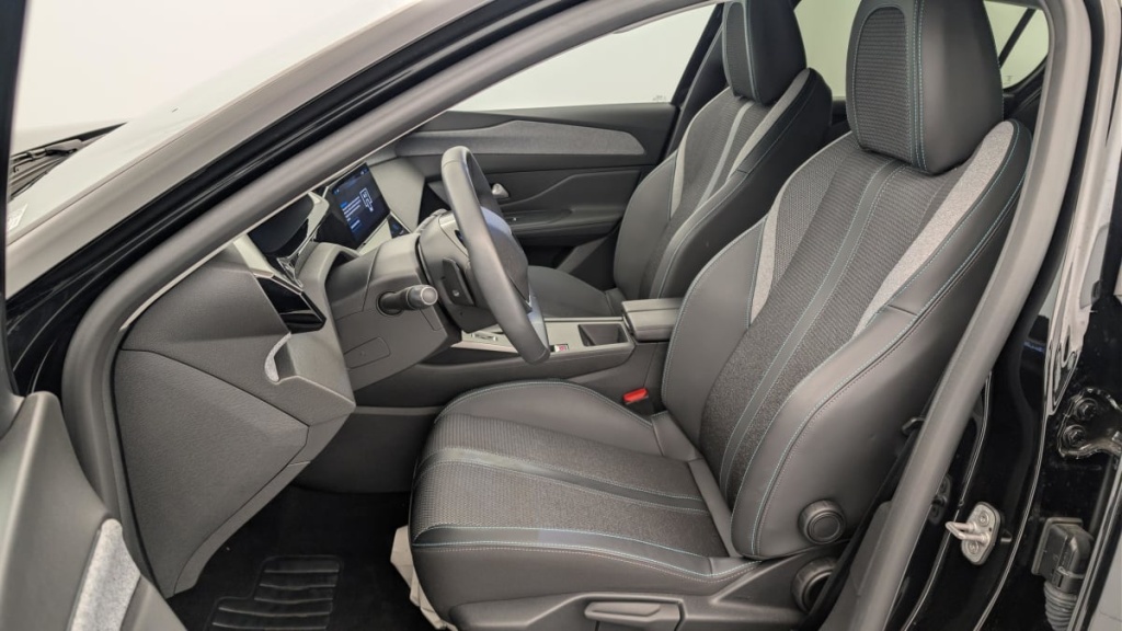 PEUGEOT 308 Hybrid 145 e-DCS6 Allure - ref: 1-369642 - Photo 16