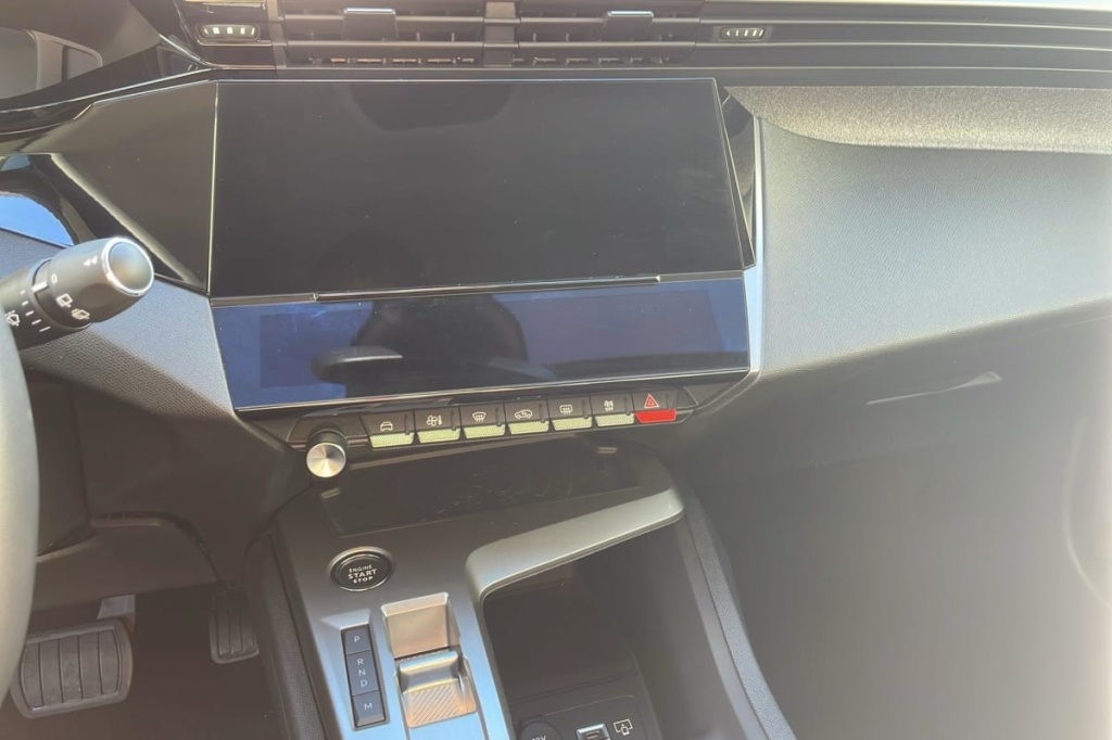 PEUGEOT 308 Hybrid 145 e-DCS6 Allure - ref: 1-369657 - Photo 17