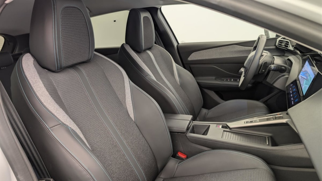 PEUGEOT 308 Hybrid 145 e-DCS6 Allure - ref: 1-369667 - Photo 9