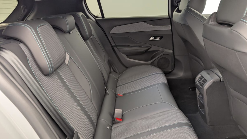 PEUGEOT 308 Hybrid 145 e-DCS6 Allure - ref: 1-369670 - Photo 10