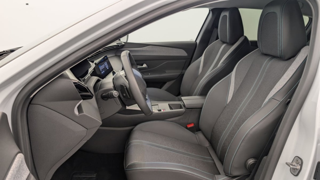 PEUGEOT 308 Hybrid 145 e-DCS6 Allure - ref: 1-369670 - Photo 16