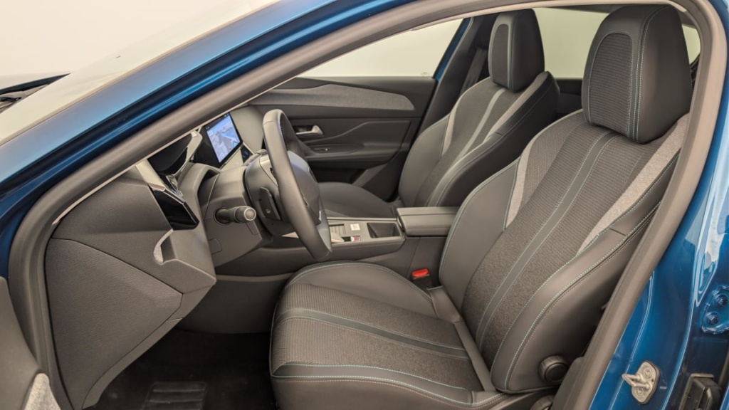 PEUGEOT 408 Hybrid 145 e-DCS6 Allure - ref: 1-369907 - Photo 16