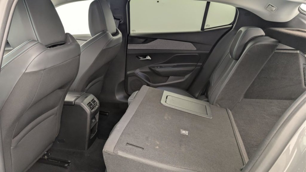 PEUGEOT 408 Hybrid 145 e-DCS6 Allure - ref: 1-369909 - Photo 12