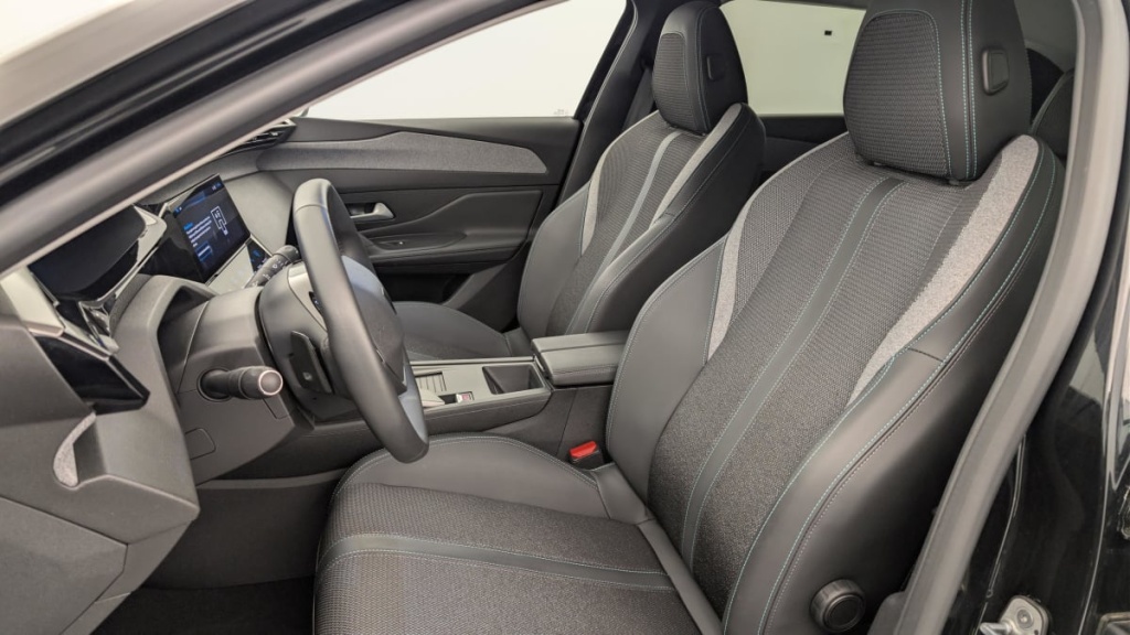 PEUGEOT 408 Hybrid 145 e-DCS6 Allure - ref: 1-369915 - Photo 16