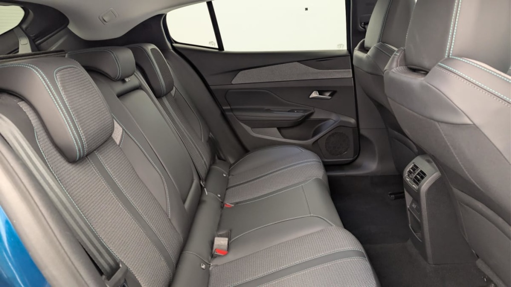 PEUGEOT 408 Hybrid 145 e-DCS6 Allure - ref: 1-369920 - Photo 10