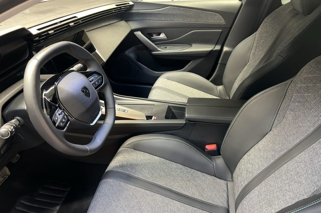 PEUGEOT 408 Hybrid 136 e-DCS6 Allure - ref: 1-369969 - Photo 9