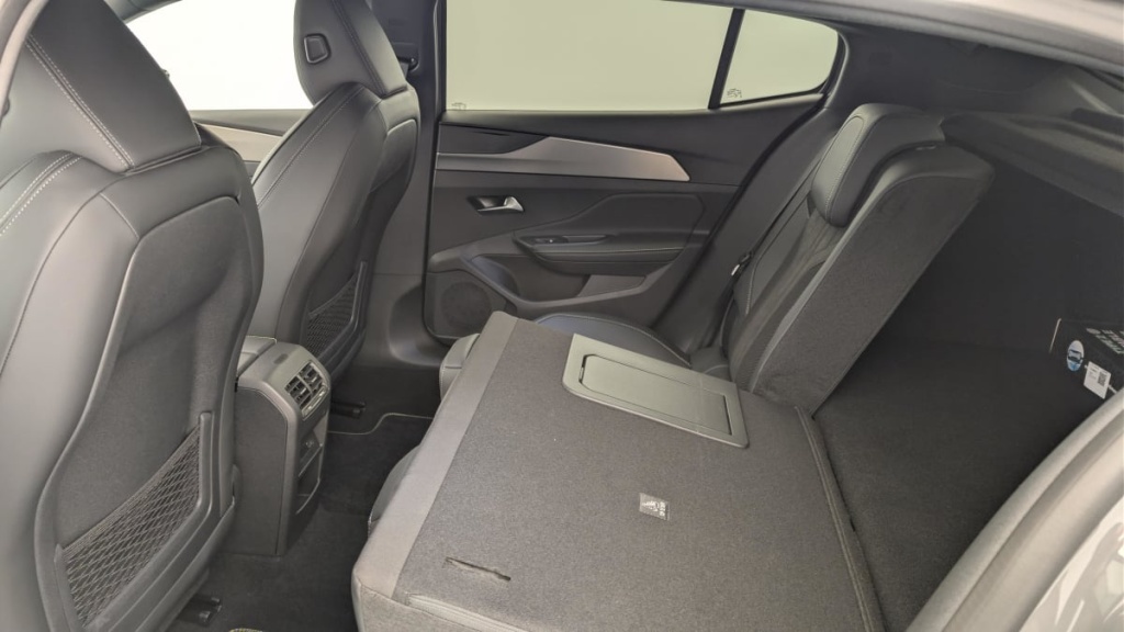 PEUGEOT 408 PHEV 225 e-EAT8 GT - ref: 1-369970 - Photo 12