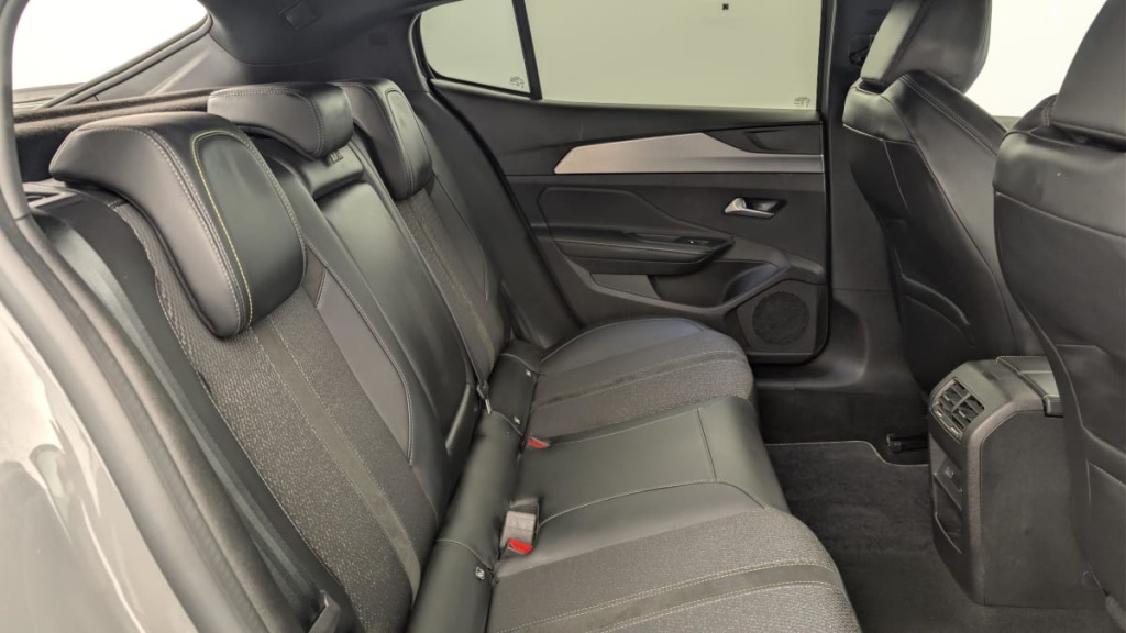 PEUGEOT 408 PHEV 225 e-EAT8 GT - ref: 1-369974 - Photo 10