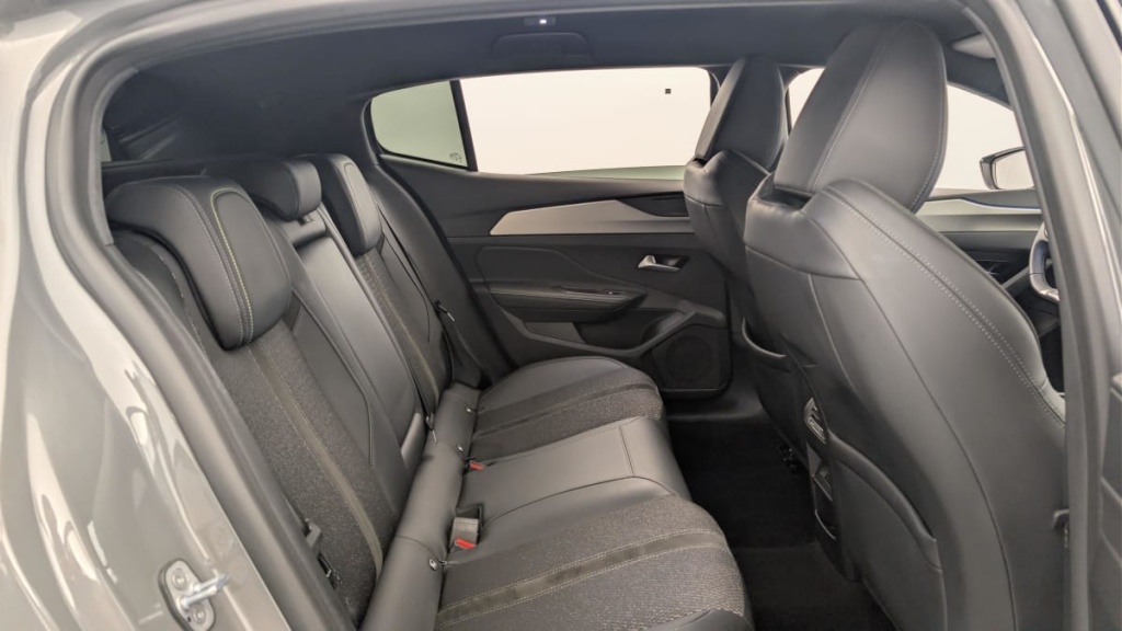 PEUGEOT 408 PHEV 225 e-EAT8 GT - ref: 1-369978 - Photo 10