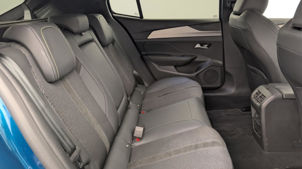 PEUGEOT 408 PHEV 225 e-EAT8 GT - ref: 1-369983 - Photo 10