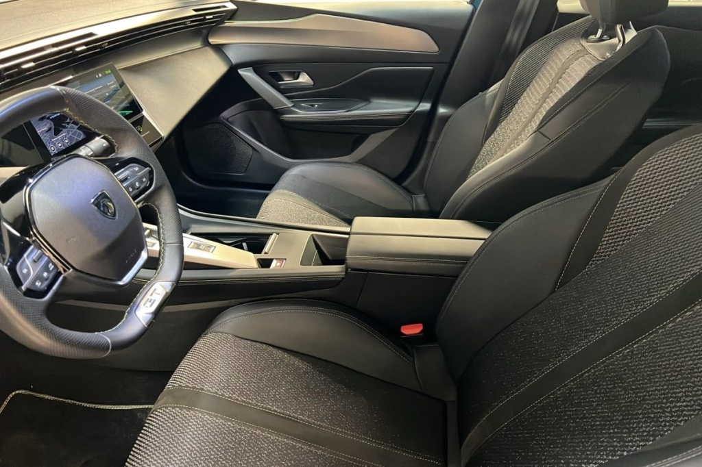 PEUGEOT 408 Hybrid 145 e-DCS6 GT - ref: 1-370025 - Photo 9