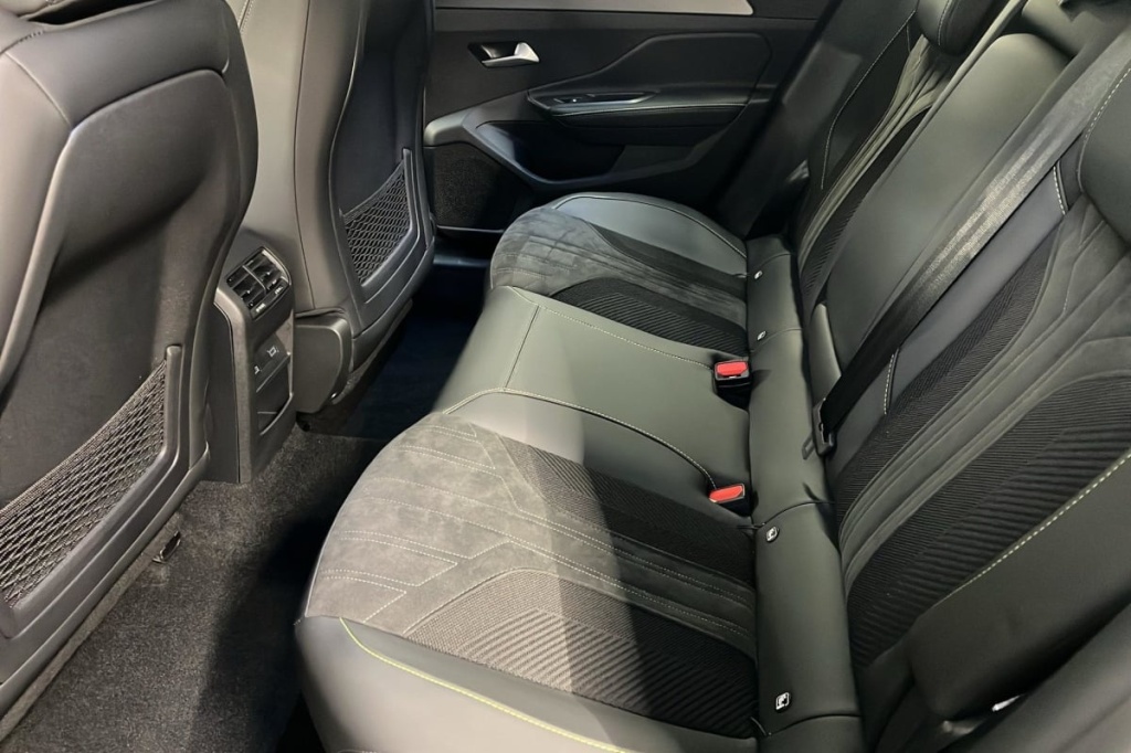 PEUGEOT 408 Hybrid 145 e-DCS6 GT - ref: 1-370035 - Photo 10