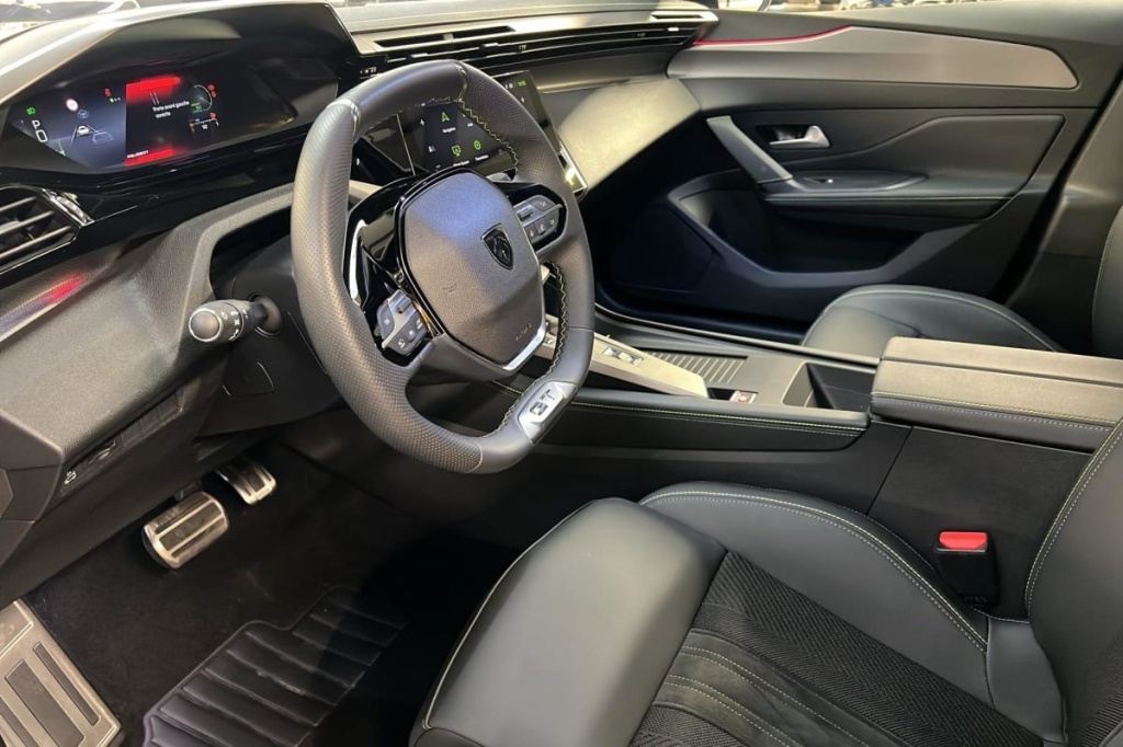 PEUGEOT 408 Hybrid 145 e-DCS6 GT - ref: 1-370035 - Photo 9