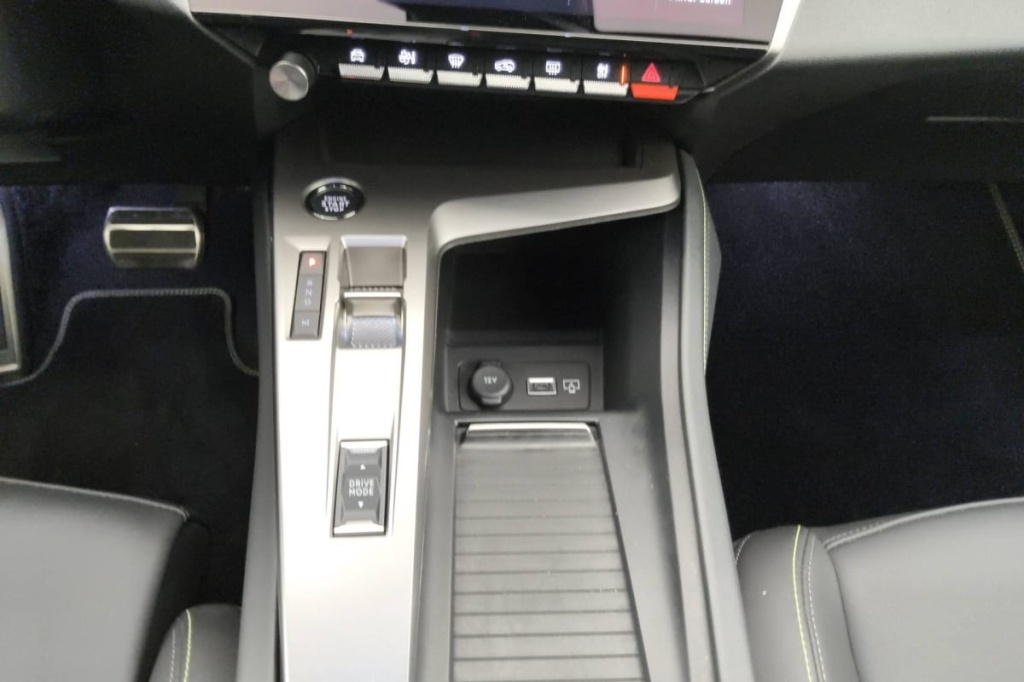 PEUGEOT 408 Hybrid 145 e-DCS6 GT - ref: 1-370038 - Photo 16