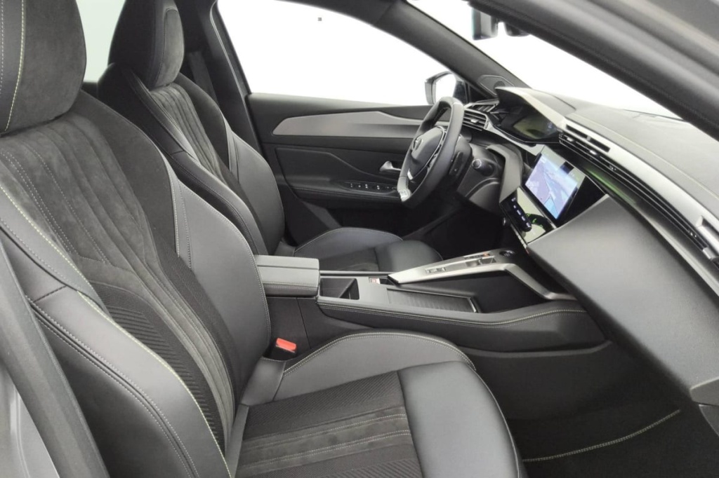PEUGEOT 408 Hybrid 145 e-DCS6 GT - ref: 1-370038 - Photo 19