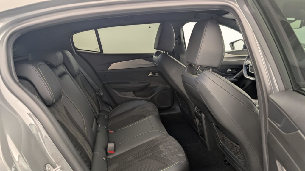 PEUGEOT 408 Hybrid 145 e-DCS6 GT - ref: 1-370040 - Photo 10