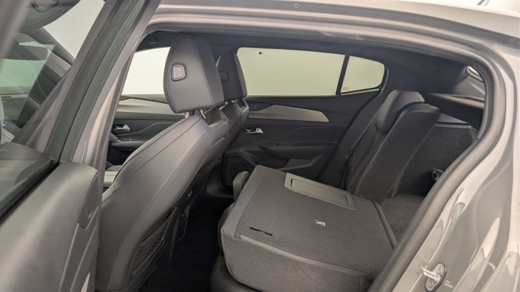 PEUGEOT 408 Hybrid 145 e-DCS6 GT - ref: 1-370040 - Photo 12