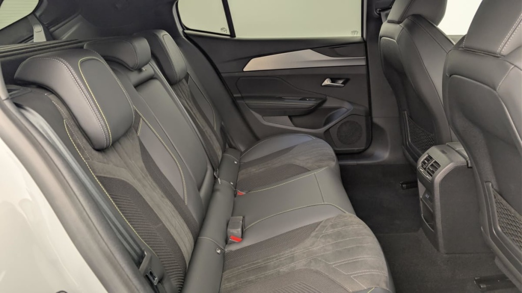 PEUGEOT 408 Hybrid 145 e-DCS6 GT - ref: 1-370043 - Photo 10