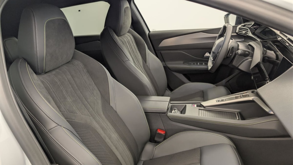 PEUGEOT 408 Hybrid 145 e-DCS6 GT - ref: 1-370043 - Photo 9