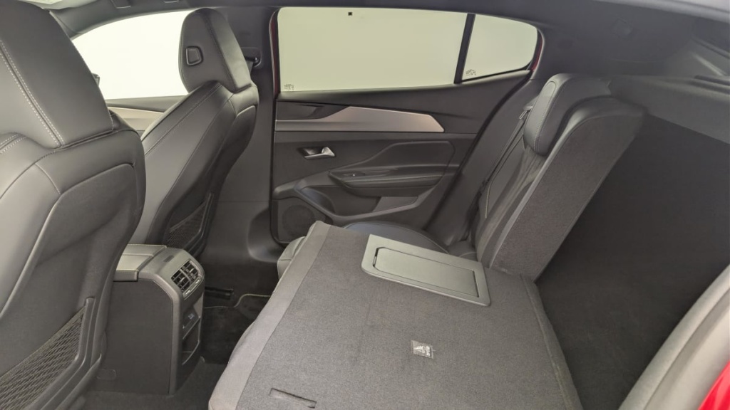 PEUGEOT 408 Hybrid 145 e-DCS6 GT - ref: 1-370056 - Photo 12