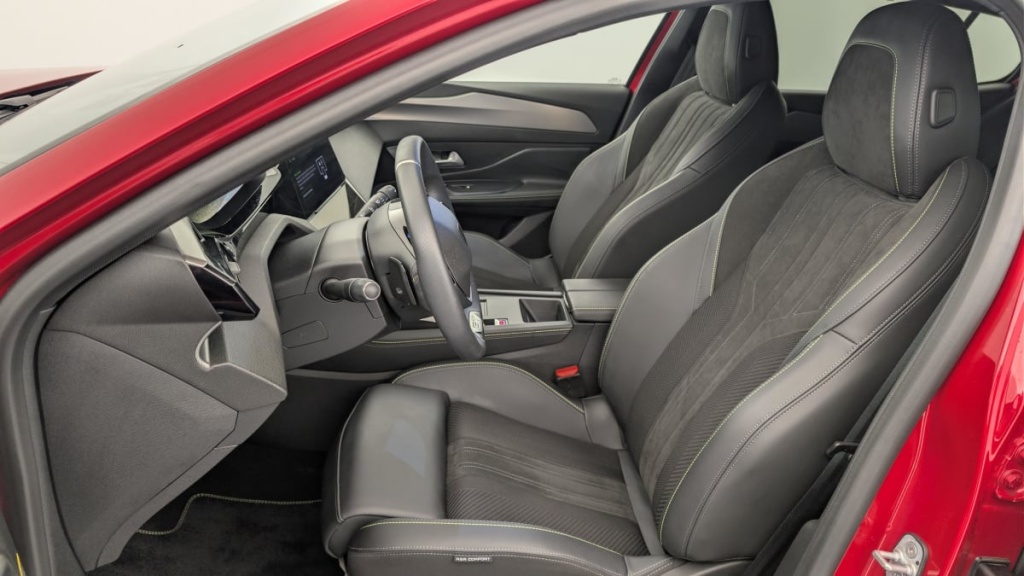 PEUGEOT 408 Hybrid 145 e-DCS6 GT - ref: 1-370056 - Photo 16